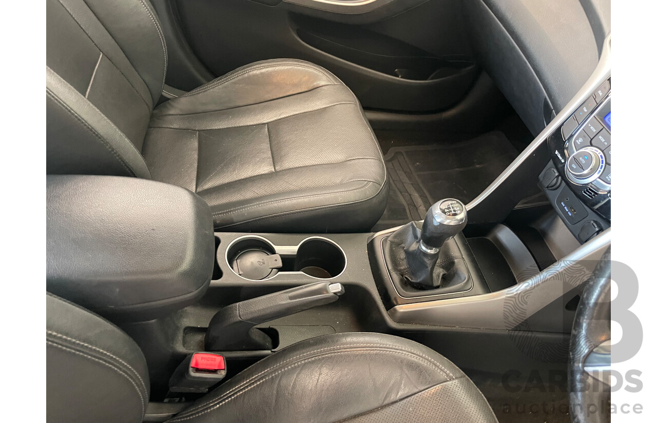 9/2013 Hyundai i30 SR GD MY14 5d Hatchback Black 2.0L