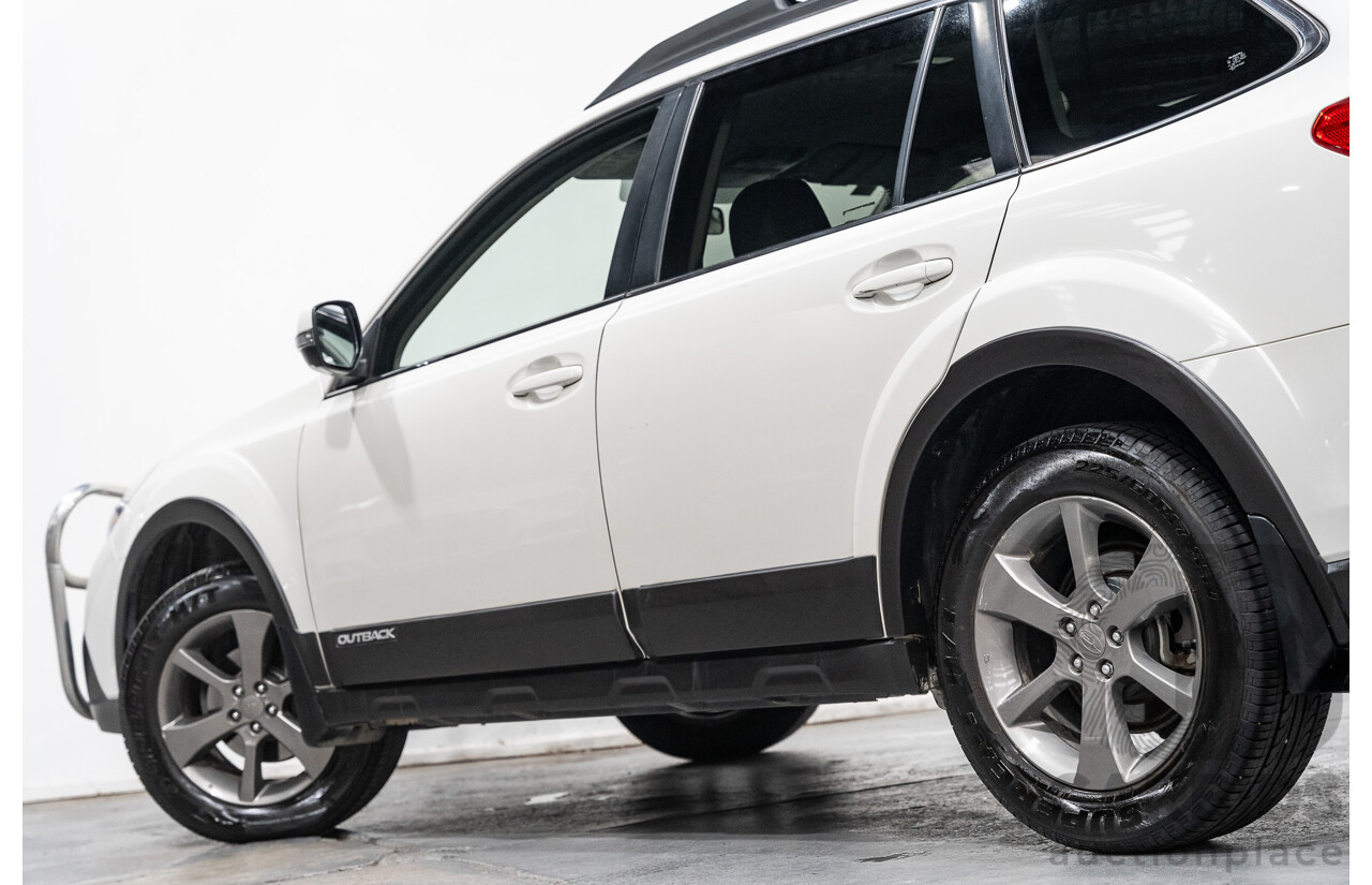 06/2014 Subaru Outback 2.5i AWD MY14 4D Wagon White 2.5L