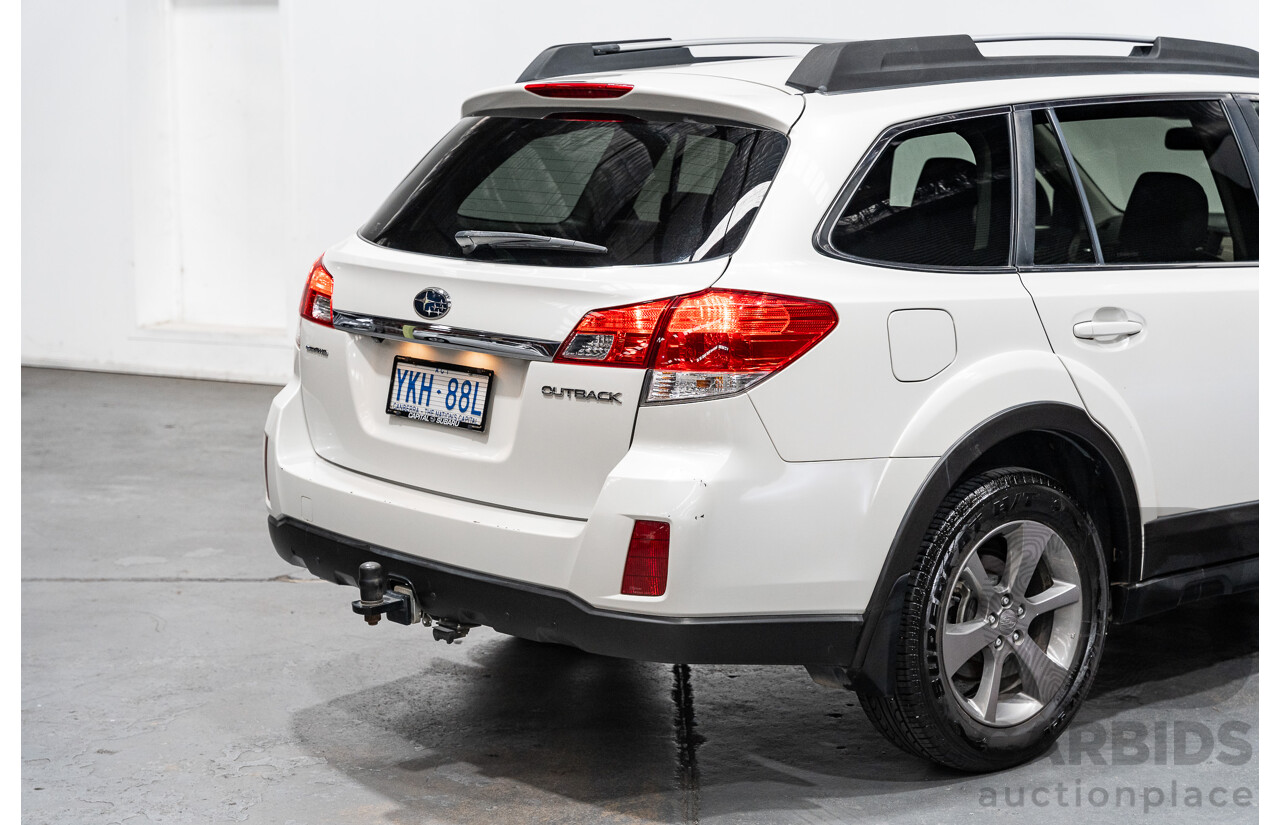 06/2014 Subaru Outback 2.5i AWD MY14 4D Wagon White 2.5L