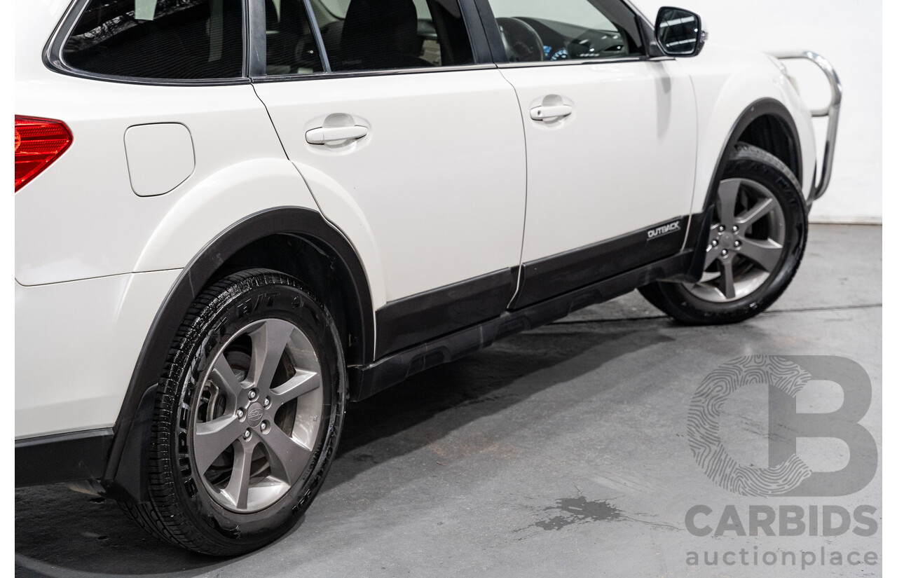 06/2014 Subaru Outback 2.5i AWD MY14 4D Wagon White 2.5L