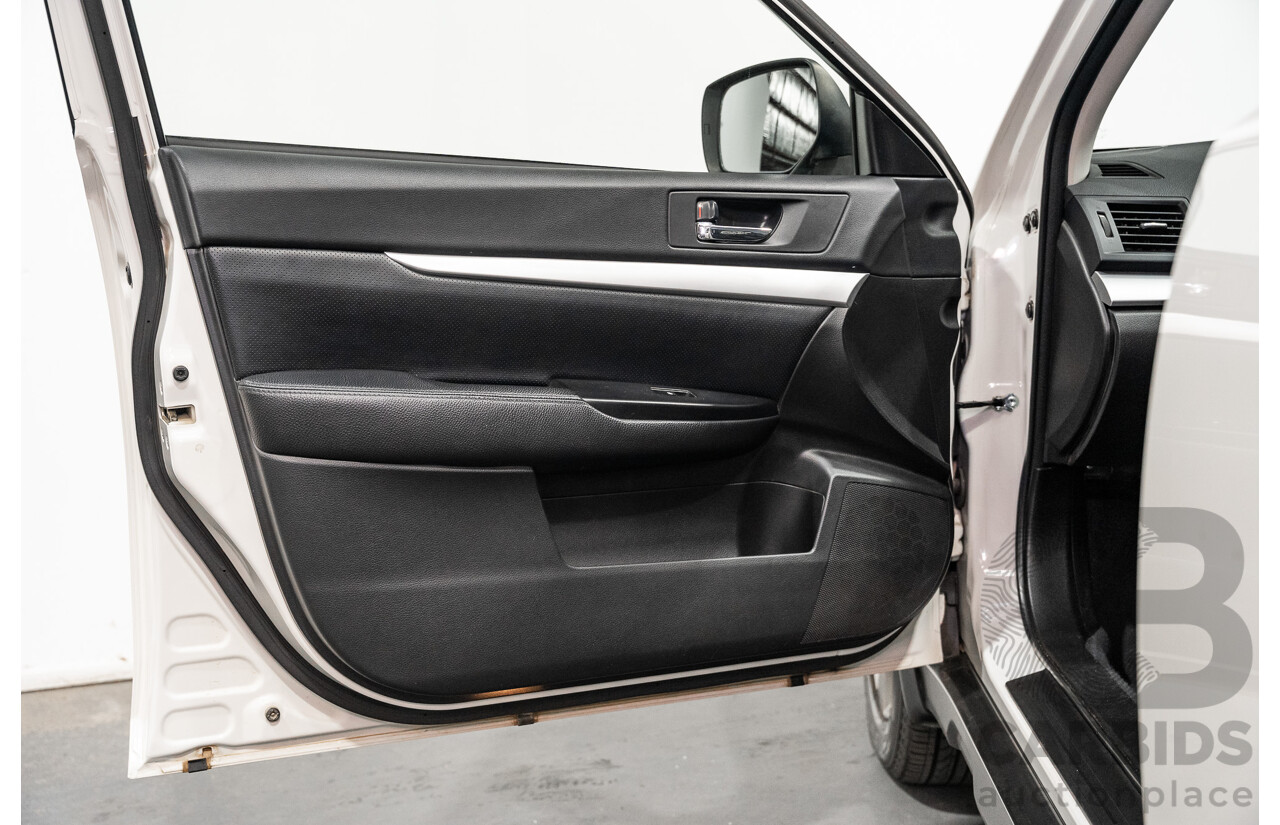 06/2014 Subaru Outback 2.5i AWD MY14 4D Wagon White 2.5L