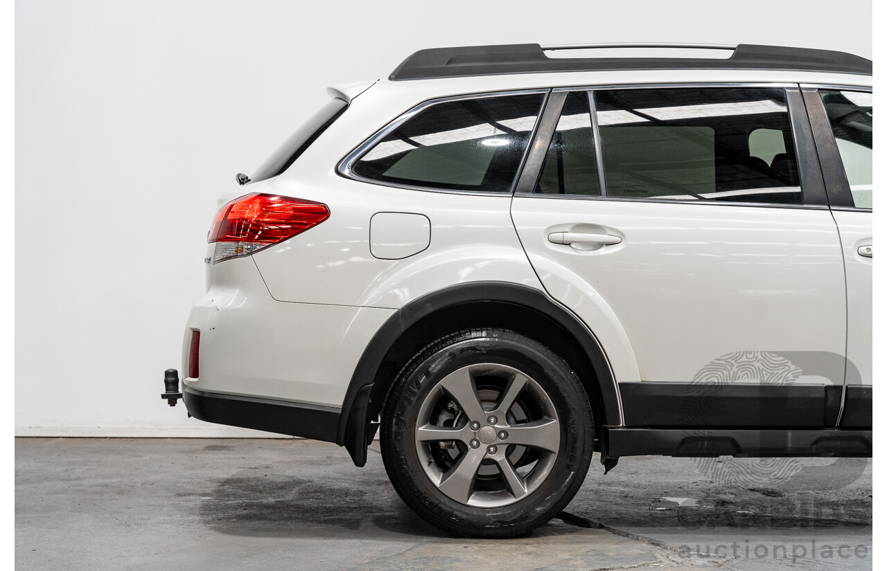 06/2014 Subaru Outback 2.5i AWD MY14 4D Wagon White 2.5L