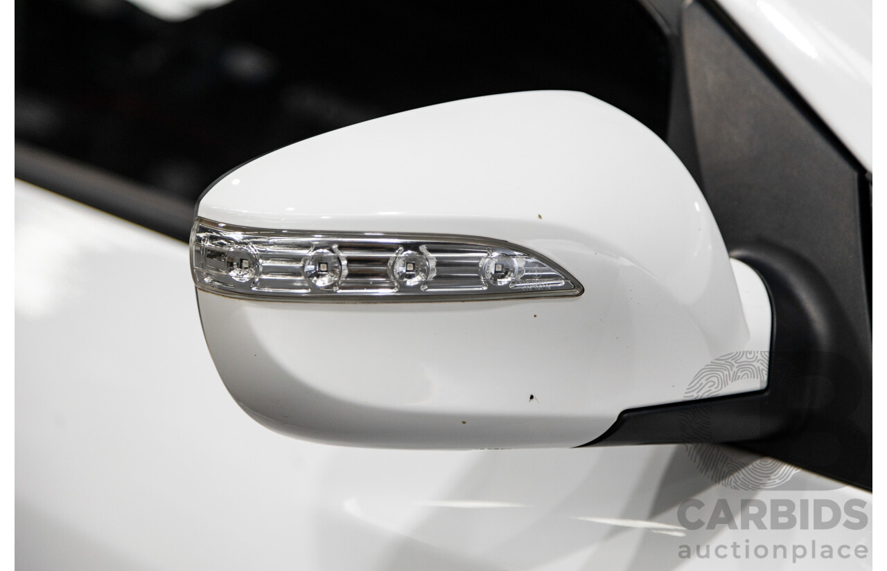 11/2014 Hyundai IX35 Highlander (AWD) LM SERIES II 4D Wagon White Turbo Diesel 2.0L
