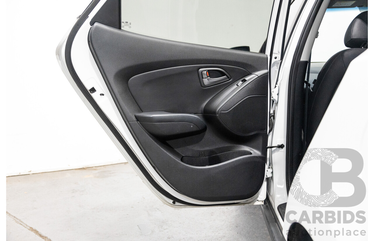 11/2014 Hyundai IX35 Highlander (AWD) LM SERIES II 4D Wagon White Turbo Diesel 2.0L