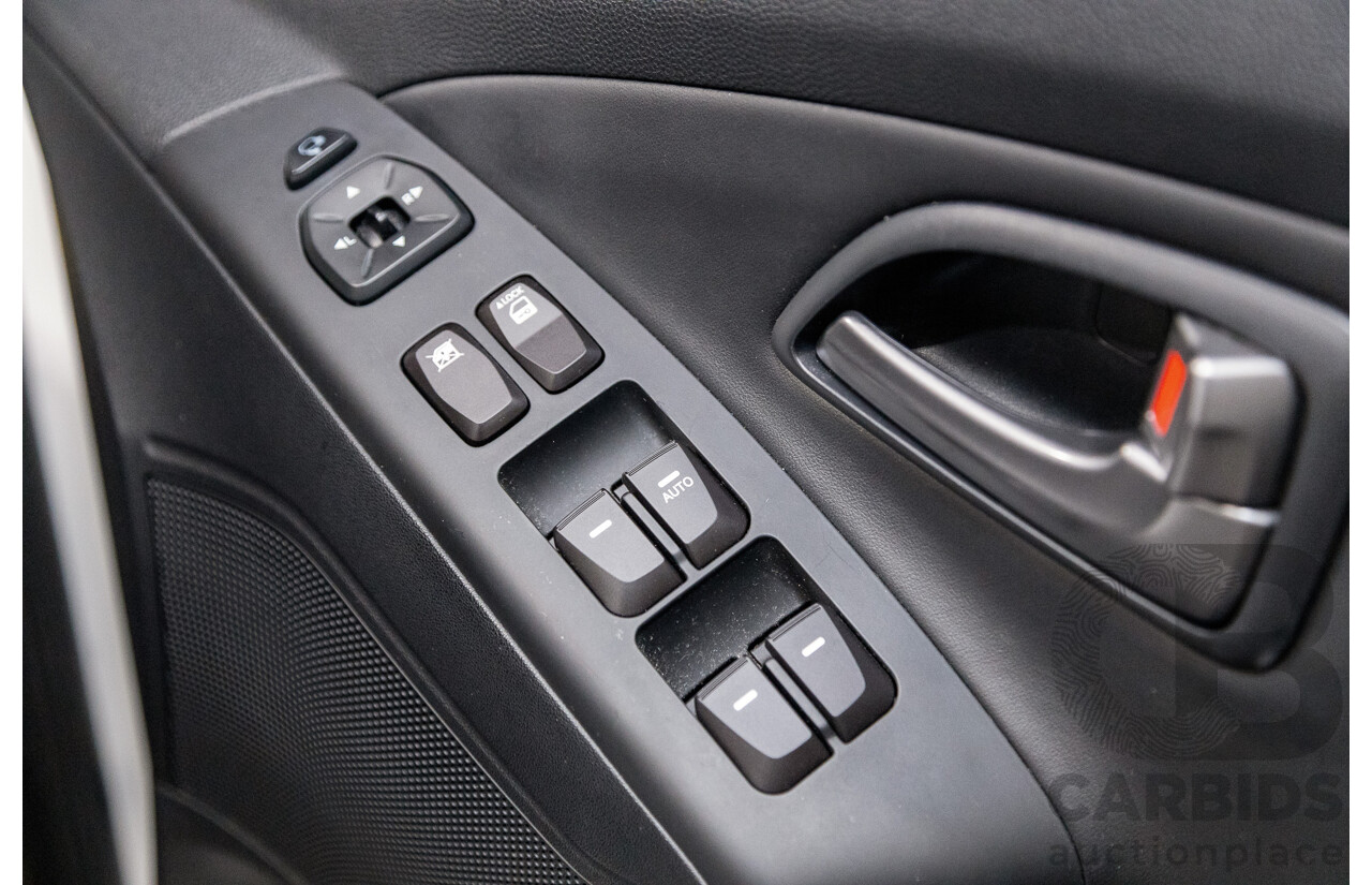 11/2014 Hyundai IX35 Highlander (AWD) LM SERIES II 4D Wagon White Turbo Diesel 2.0L