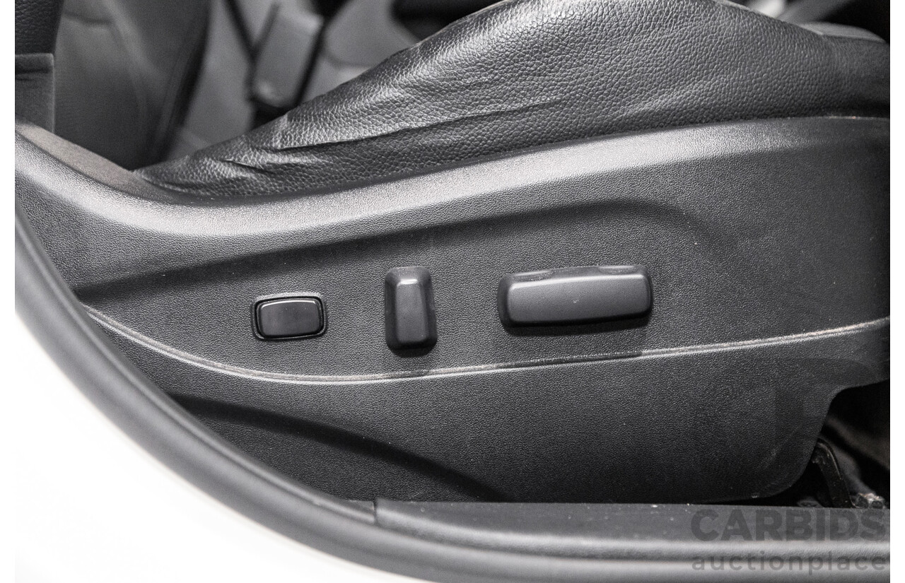 11/2014 Hyundai IX35 Highlander (AWD) LM SERIES II 4D Wagon White Turbo Diesel 2.0L