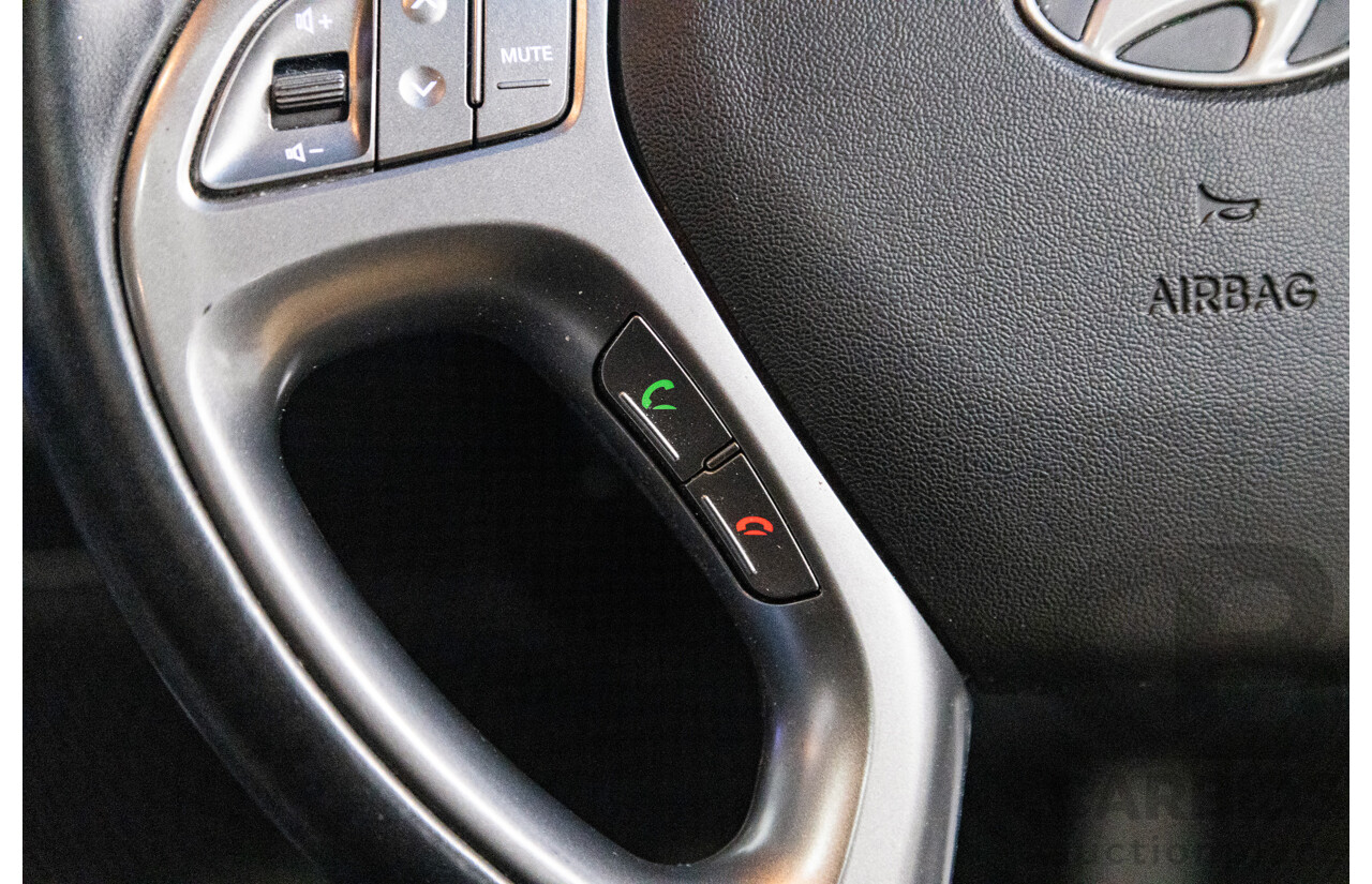 11/2014 Hyundai IX35 Highlander (AWD) LM SERIES II 4D Wagon White Turbo Diesel 2.0L