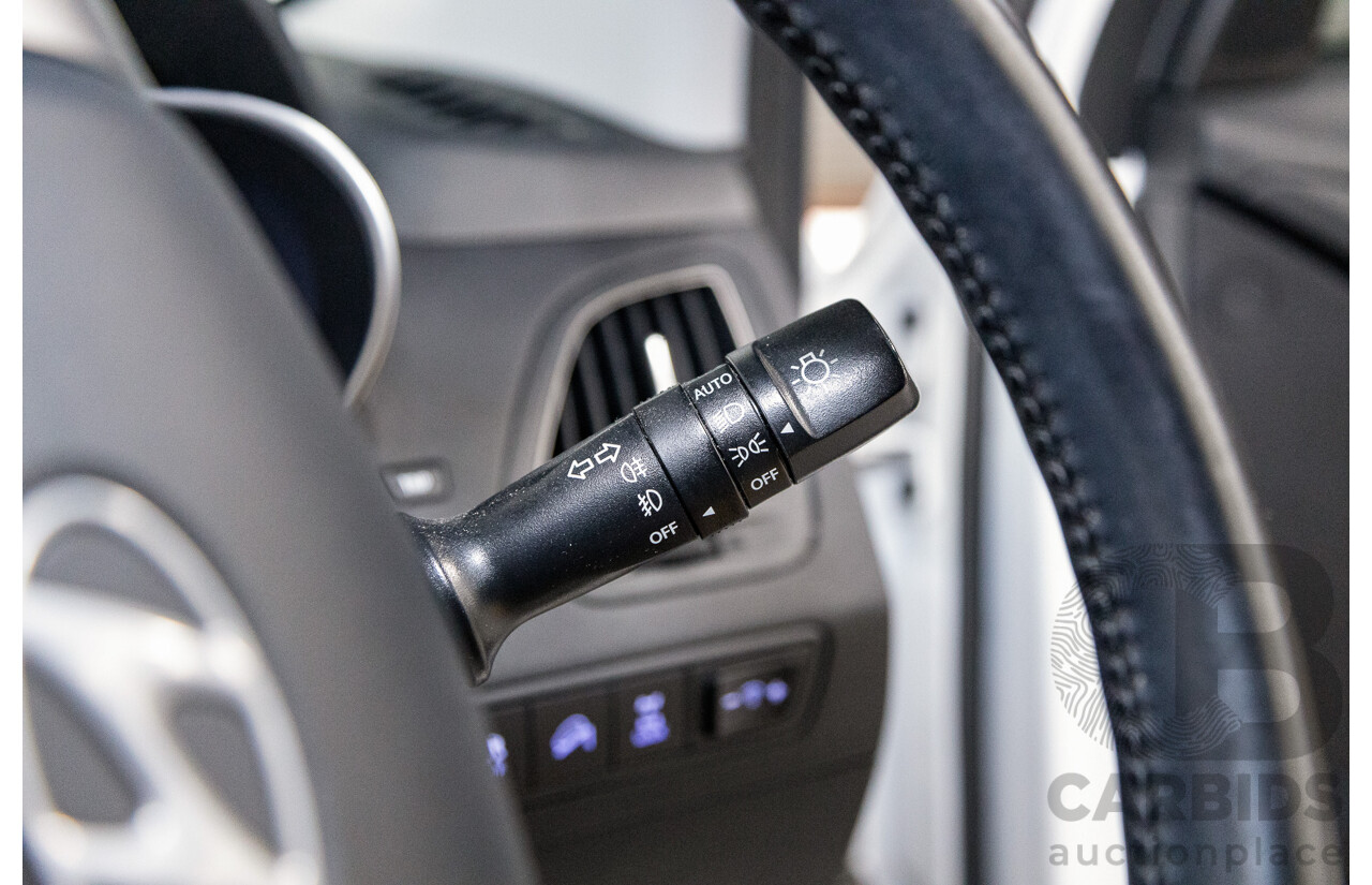 11/2014 Hyundai IX35 Highlander (AWD) LM SERIES II 4D Wagon White Turbo Diesel 2.0L