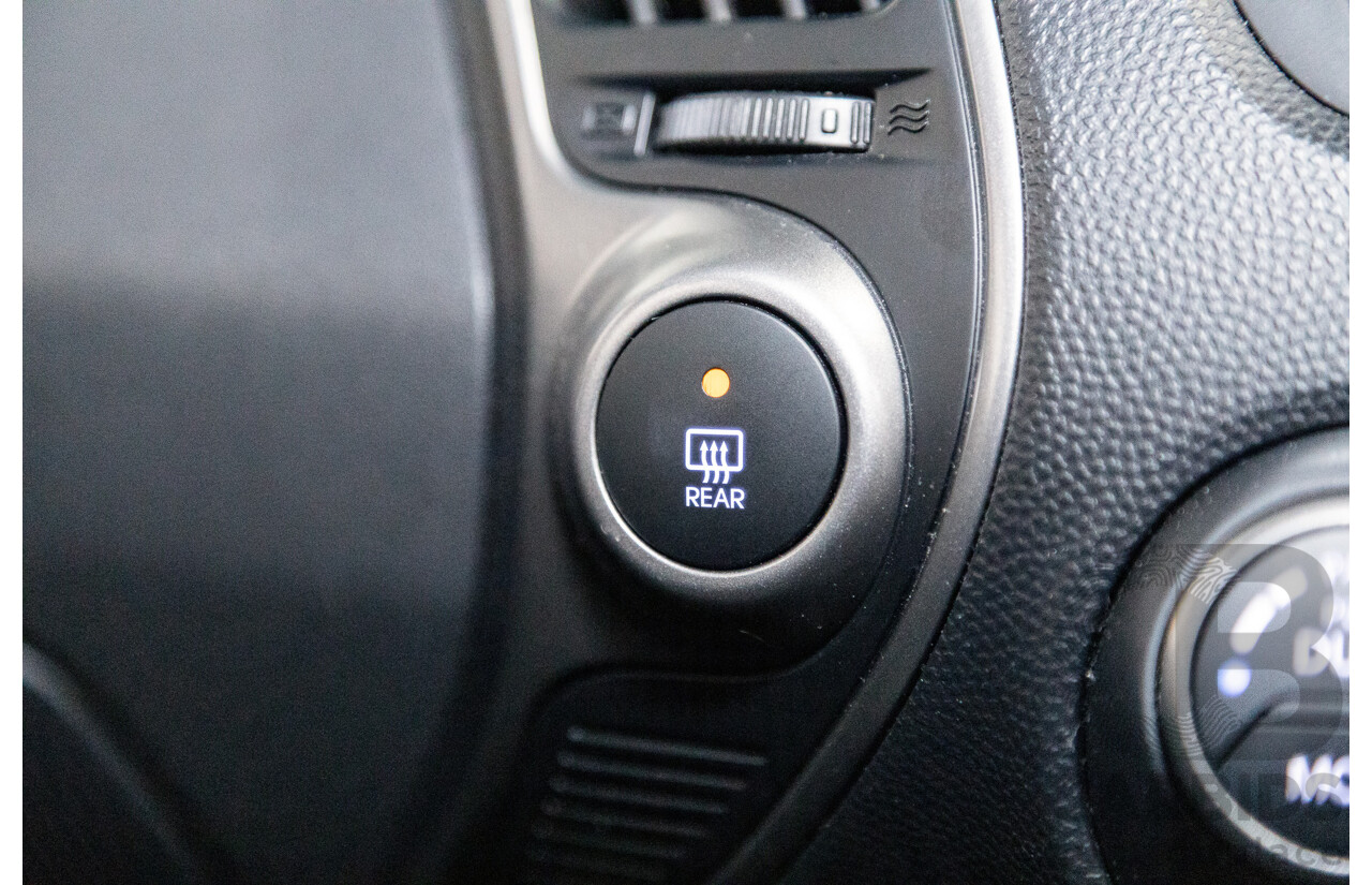 11/2014 Hyundai IX35 Highlander (AWD) LM SERIES II 4D Wagon White Turbo Diesel 2.0L