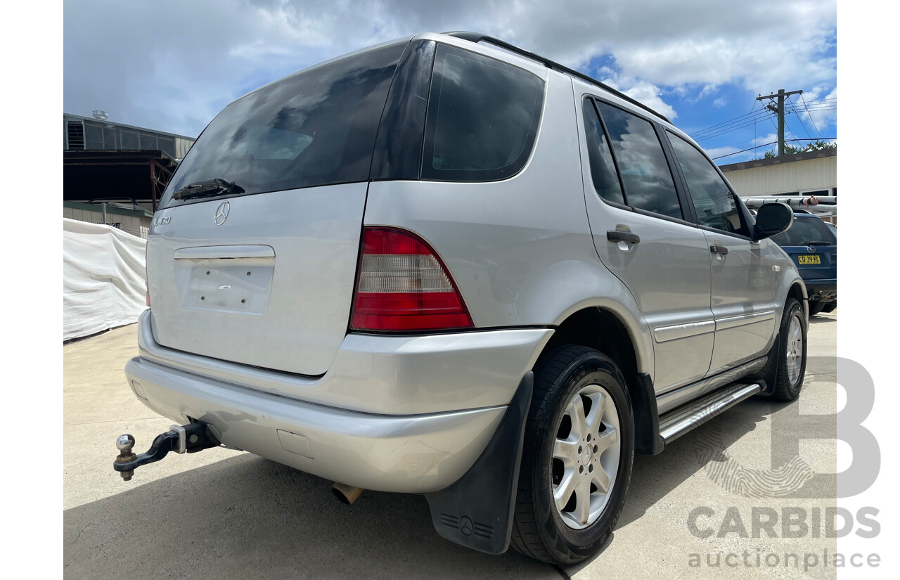 4/2000 Mercedes-Benz ML 430 (4x4)  4d Wagon Silver 4.3L