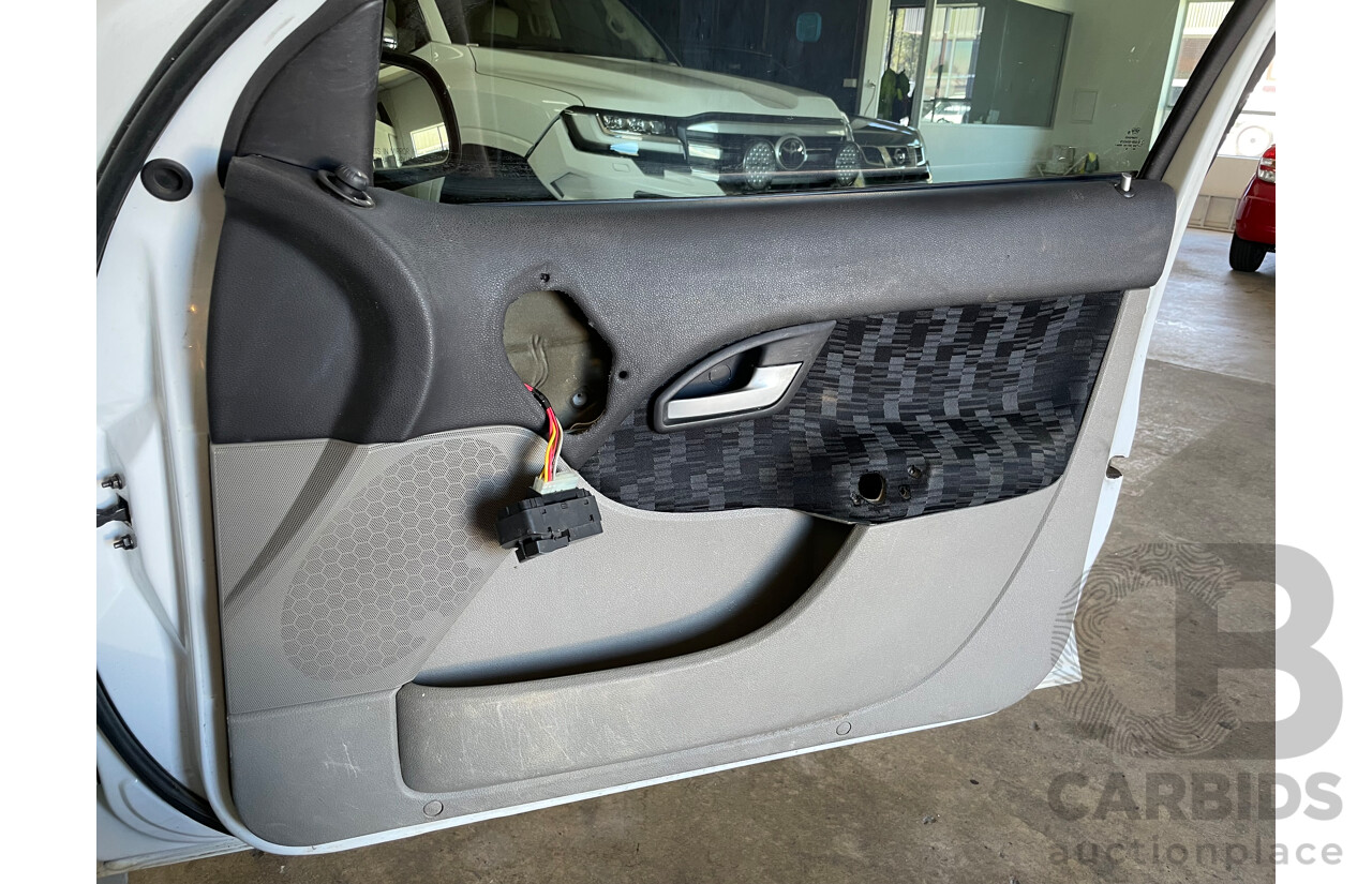 06/06 Ford Falcon RTV RWD BF Utility White 4.0L