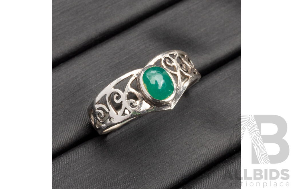 925 Sterling Silver with Oval Emerald