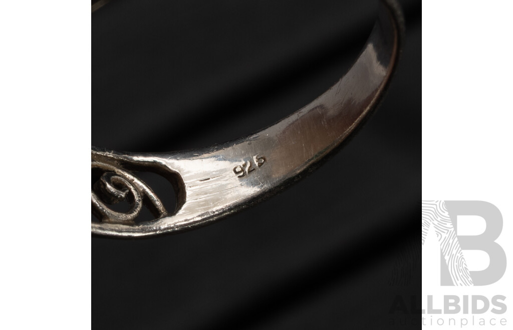 925 Sterling Silver with Oval Emerald