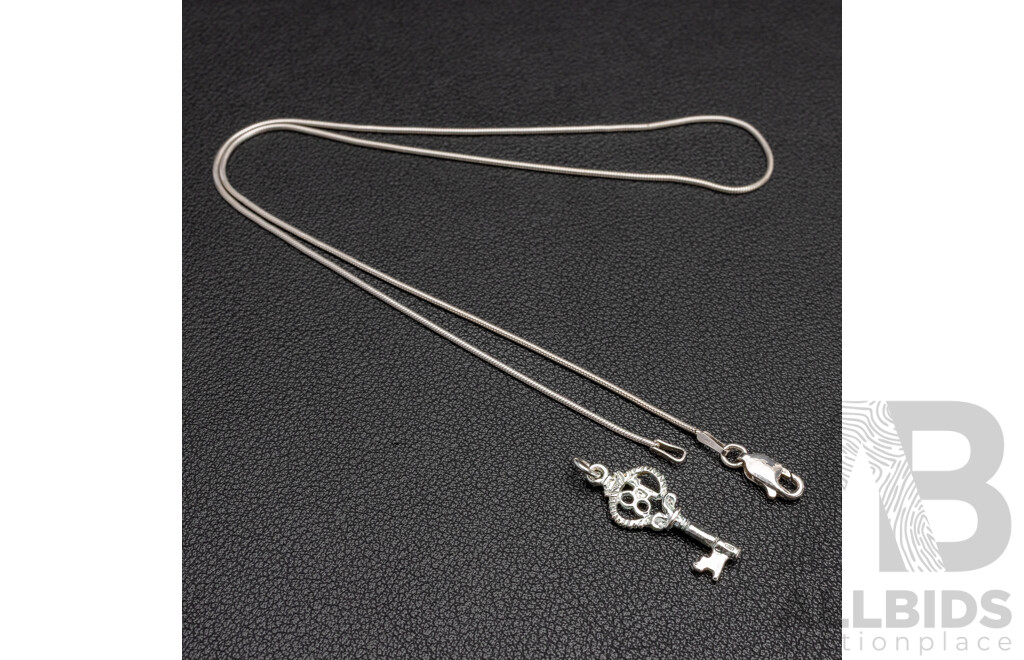 925 Sterling Silver Snake Chain and Key Pendant