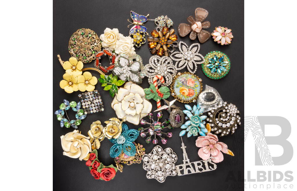 Collection of (33) Vintage Brooches in Various Designs