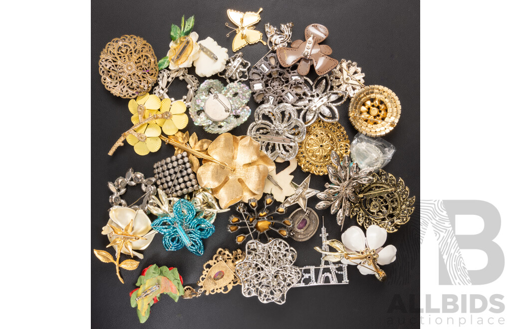 Collection of (33) Vintage Brooches in Various Designs