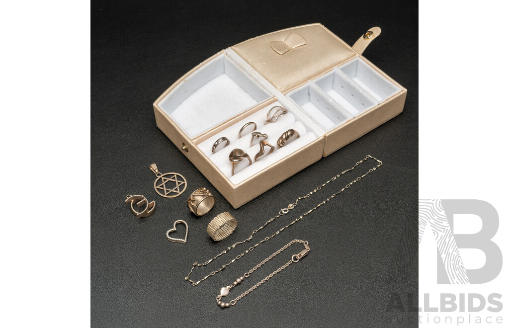 Collection of Sterling Silver Jewellery Including Mesh Ring, Other Rings and Pendants, 42.91 Grams