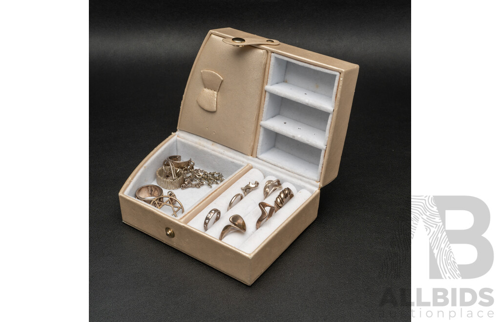 Collection of Sterling Silver Jewellery Including Mesh Ring, Other Rings and Pendants, 42.91 Grams