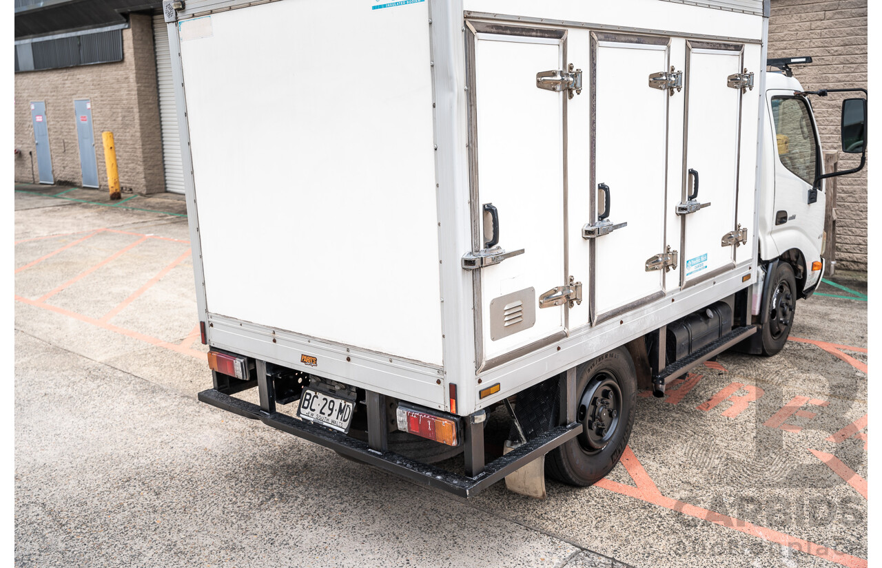 05/2008 Hino Dutro 414 - 300 Series 4x2 2d Cab Chassis White Turbo Diesel - Refidgerated Food Truck