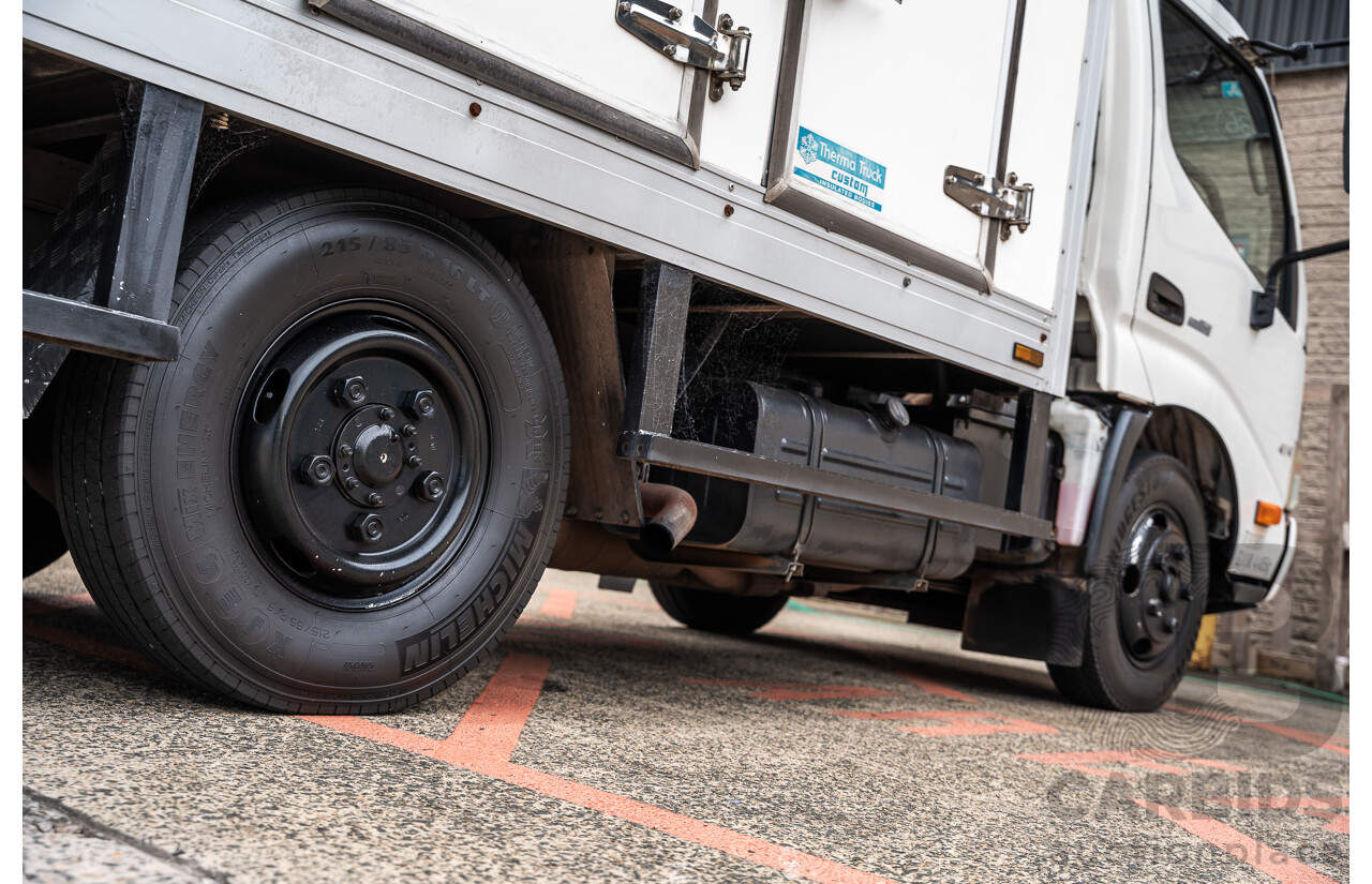 05/2008 Hino Dutro 414 - 300 Series 4x2 2d Cab Chassis White Turbo Diesel - Refidgerated Food Truck