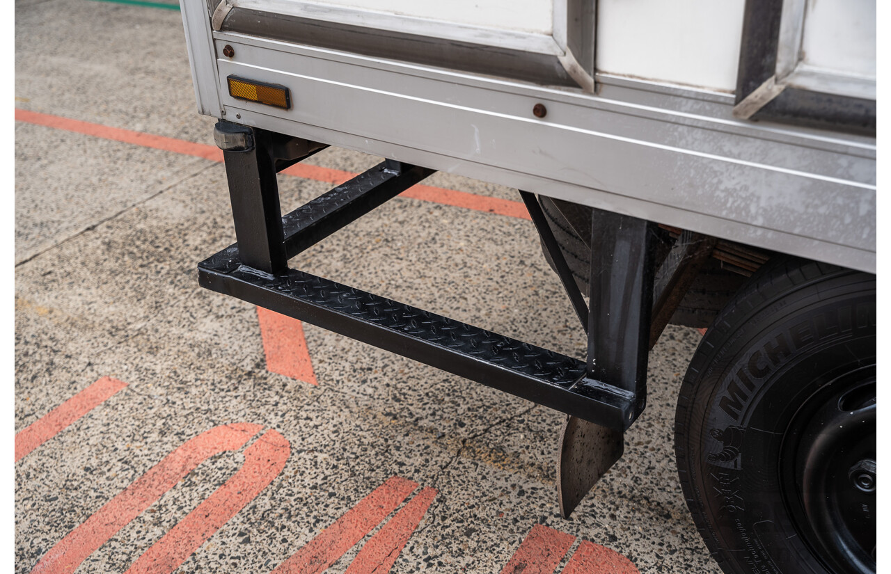 05/2008 Hino Dutro 414 - 300 Series 4x2 2d Cab Chassis White Turbo Diesel - Refidgerated Food Truck