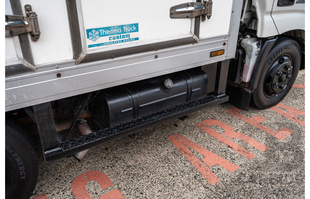 05/2008 Hino Dutro 414 - 300 Series 4x2 2d Cab Chassis White Turbo Diesel - Refidgerated Food Truck