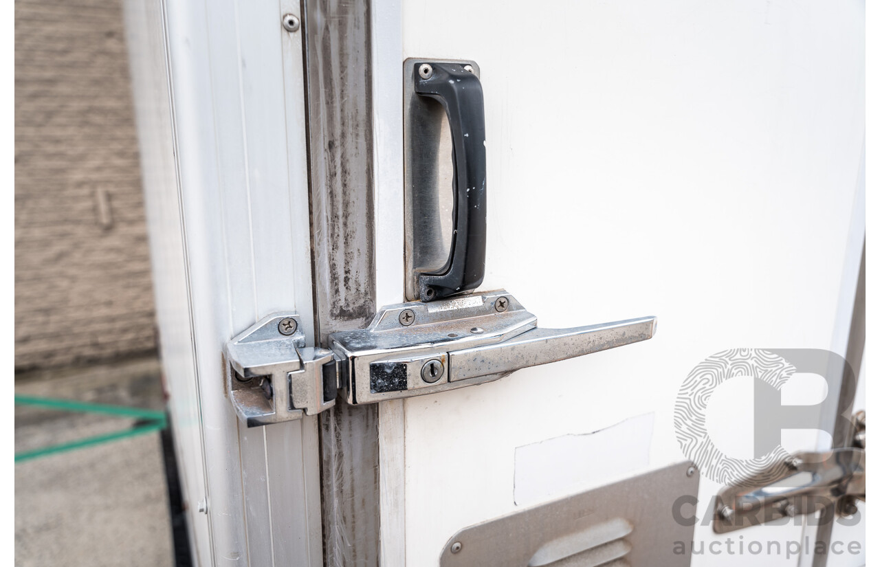 05/2008 Hino Dutro 414 - 300 Series 4x2 2d Cab Chassis White Turbo Diesel - Refidgerated Food Truck