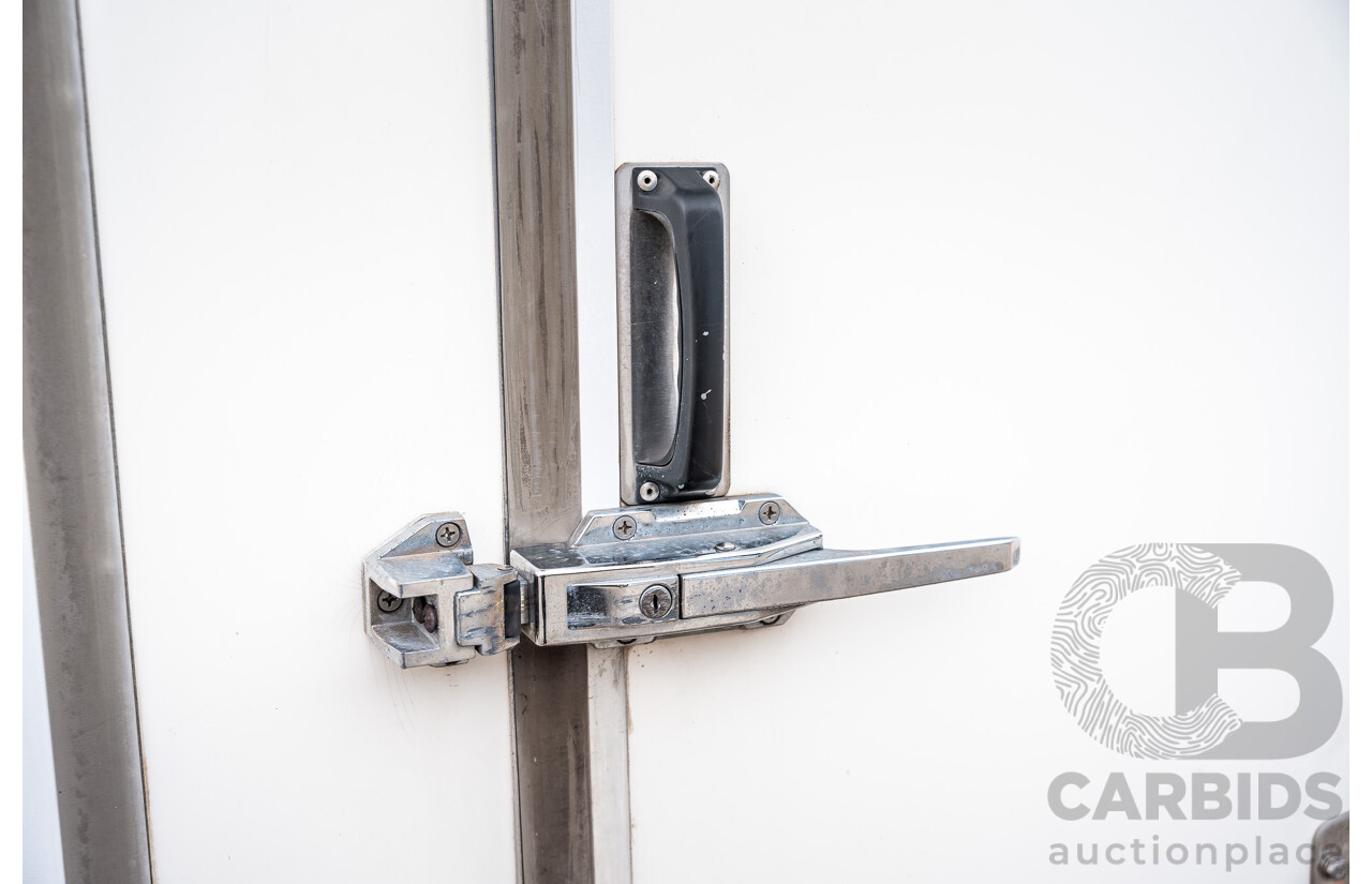 05/2008 Hino Dutro 414 - 300 Series 4x2 2d Cab Chassis White Turbo Diesel - Refidgerated Food Truck