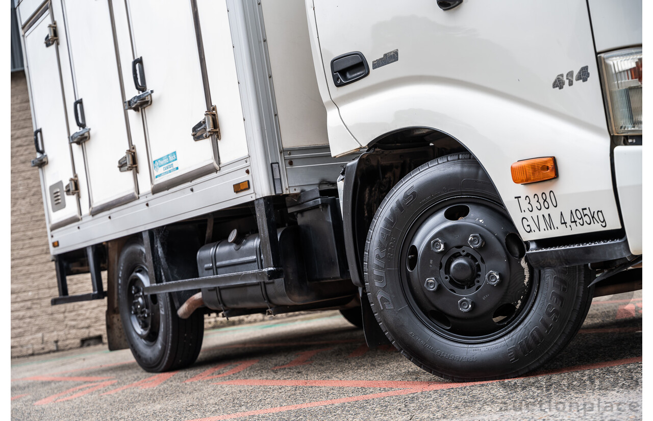 05/2008 Hino Dutro 414 - 300 Series 4x2 2d Cab Chassis White Turbo Diesel - Refidgerated Food Truck
