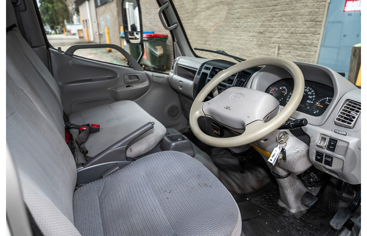 05/2008 Hino Dutro 414 - 300 Series 4x2 2d Cab Chassis White Turbo Diesel - Refidgerated Food Truck