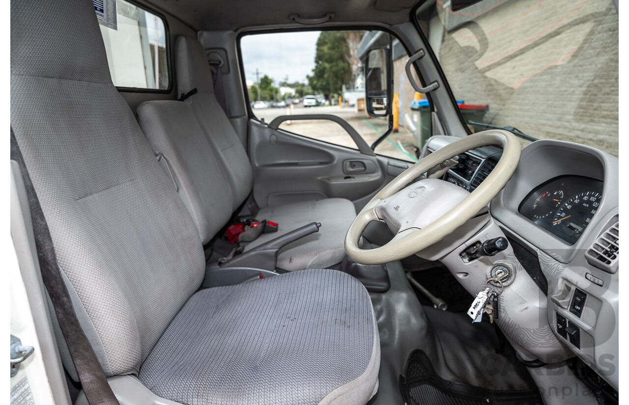 05/2008 Hino Dutro 414 - 300 Series 4x2 2d Cab Chassis White Turbo Diesel - Refidgerated Food Truck