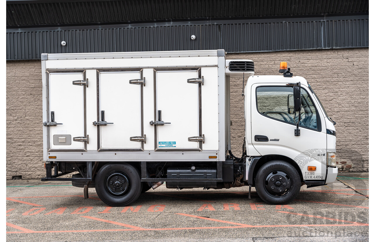 05/2008 Hino Dutro 414 - 300 Series 4x2 2d Cab Chassis White Turbo Diesel - Refidgerated Food Truck