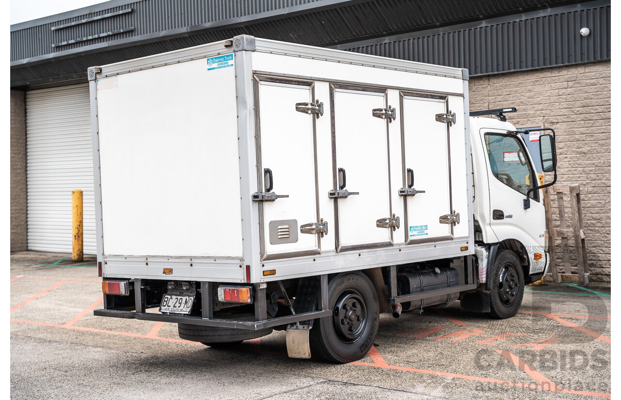 05/2008 Hino Dutro 414 - 300 Series 4x2 2d Cab Chassis White Turbo Diesel - Refidgerated Food Truck