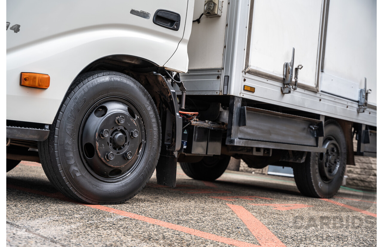 05/2008 Hino Dutro 414 - 300 Series 4x2 2d Cab Chassis White Turbo Diesel - Refidgerated Food Truck