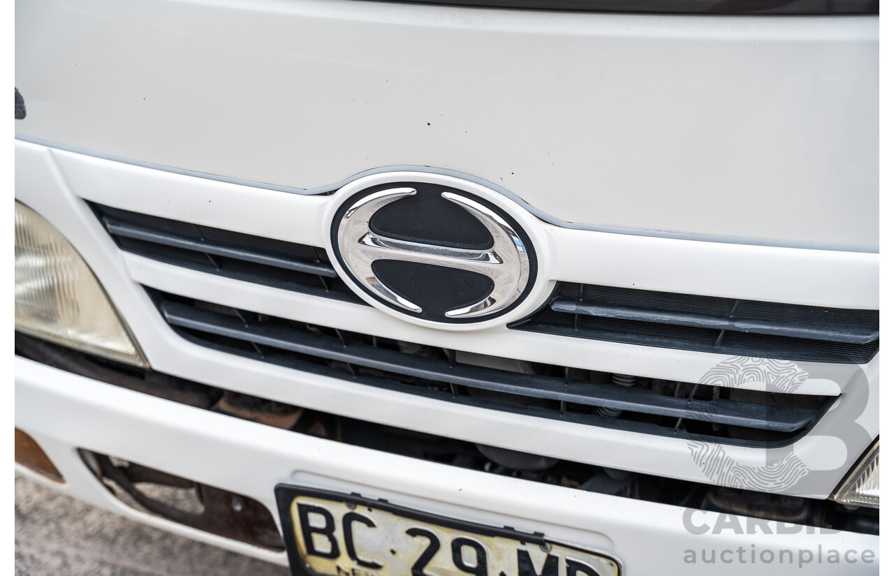 05/2008 Hino Dutro 414 - 300 Series 4x2 2d Cab Chassis White Turbo Diesel - Refidgerated Food Truck