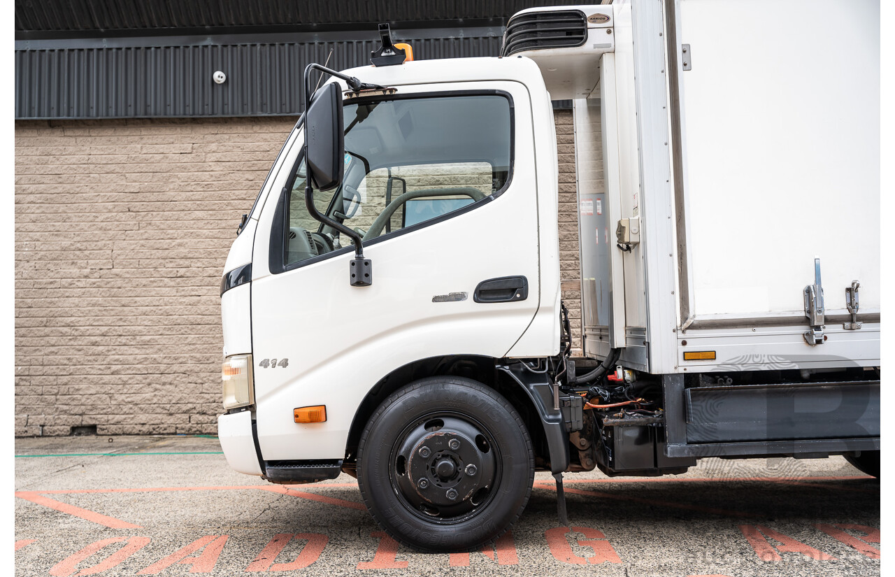 05/2008 Hino Dutro 414 - 300 Series 4x2 2d Cab Chassis White Turbo Diesel - Refidgerated Food Truck