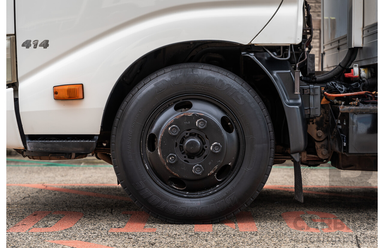 05/2008 Hino Dutro 414 - 300 Series 4x2 2d Cab Chassis White Turbo Diesel - Refidgerated Food Truck