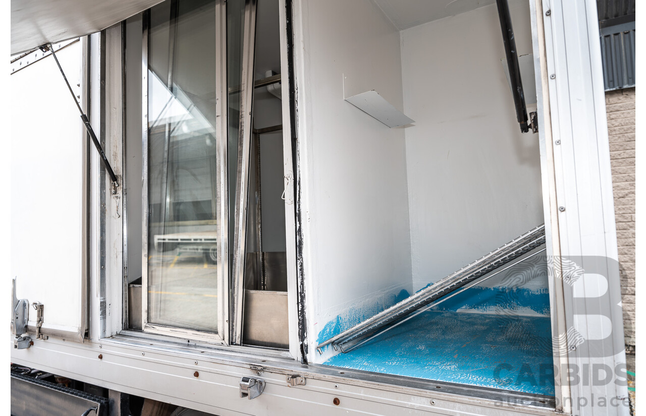 05/2008 Hino Dutro 414 - 300 Series 4x2 2d Cab Chassis White Turbo Diesel - Refidgerated Food Truck