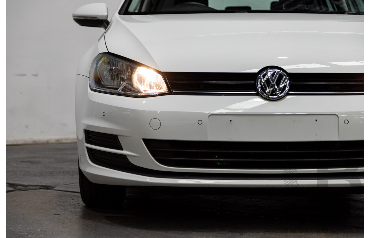 09/2015 Volkswagen Golf 92 TSI Trendline MY16 5D Hatchback White Turbo 1.4L