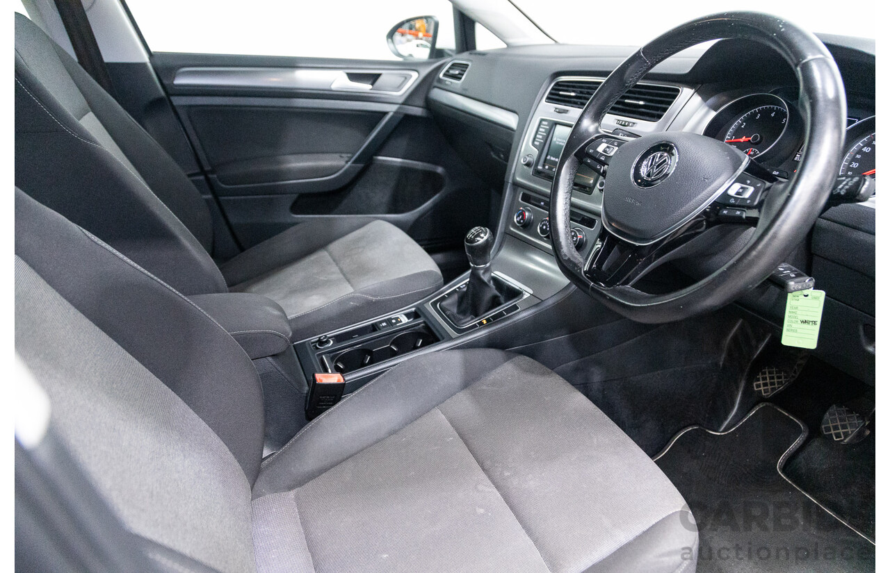 09/2015 Volkswagen Golf 92 TSI Trendline MY16 5D Hatchback White Turbo 1.4L