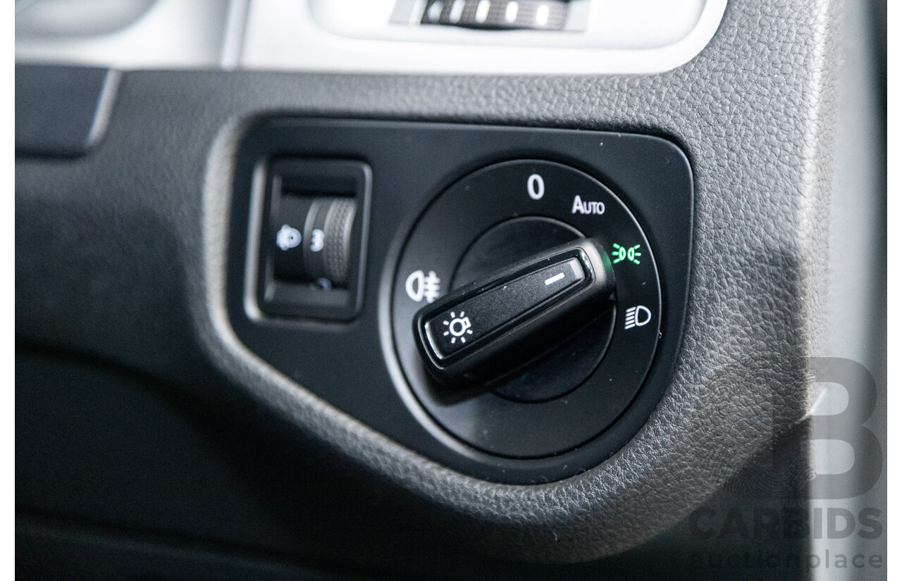 09/2015 Volkswagen Golf 92 TSI Trendline MY16 5D Hatchback White Turbo 1.4L