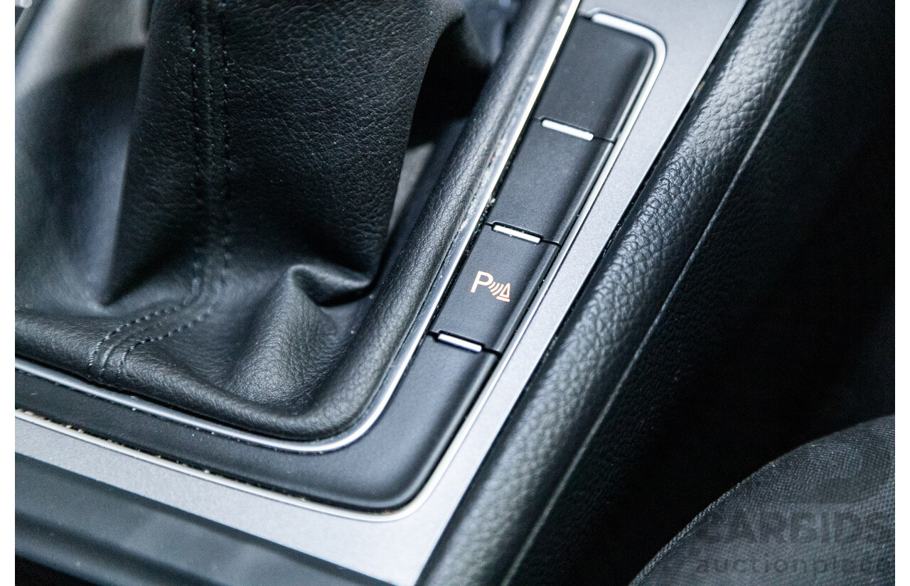 09/2015 Volkswagen Golf 92 TSI Trendline MY16 5D Hatchback White Turbo 1.4L