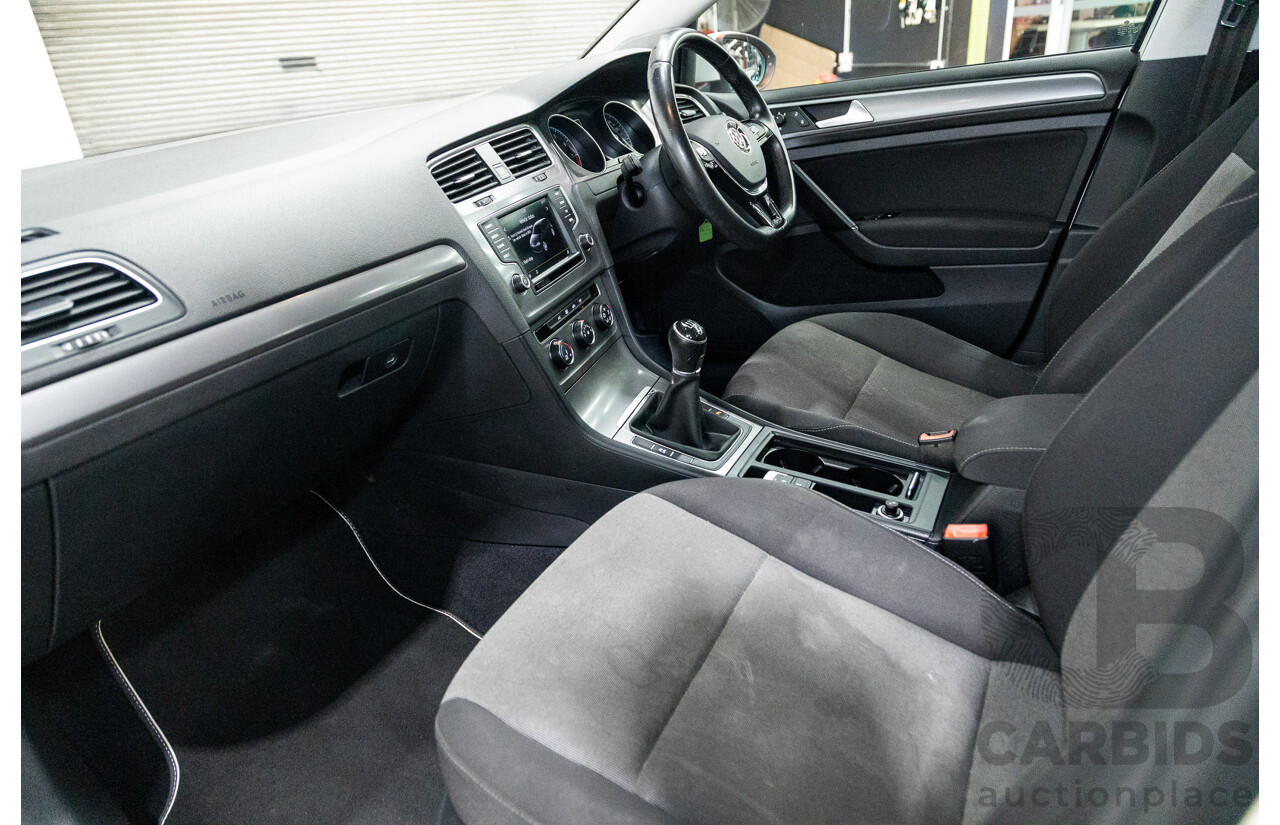 09/2015 Volkswagen Golf 92 TSI Trendline MY16 5D Hatchback White Turbo 1.4L