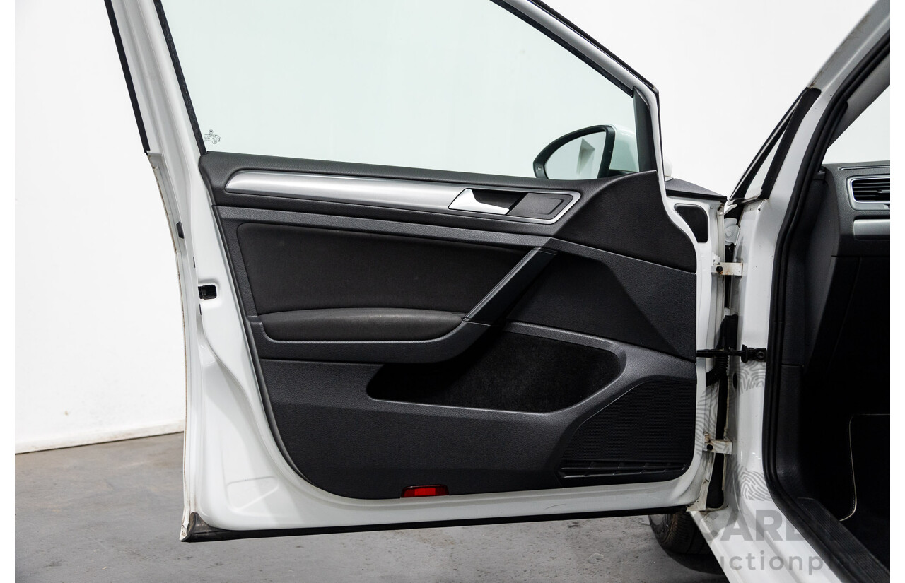 09/2015 Volkswagen Golf 92 TSI Trendline MY16 5D Hatchback White Turbo 1.4L