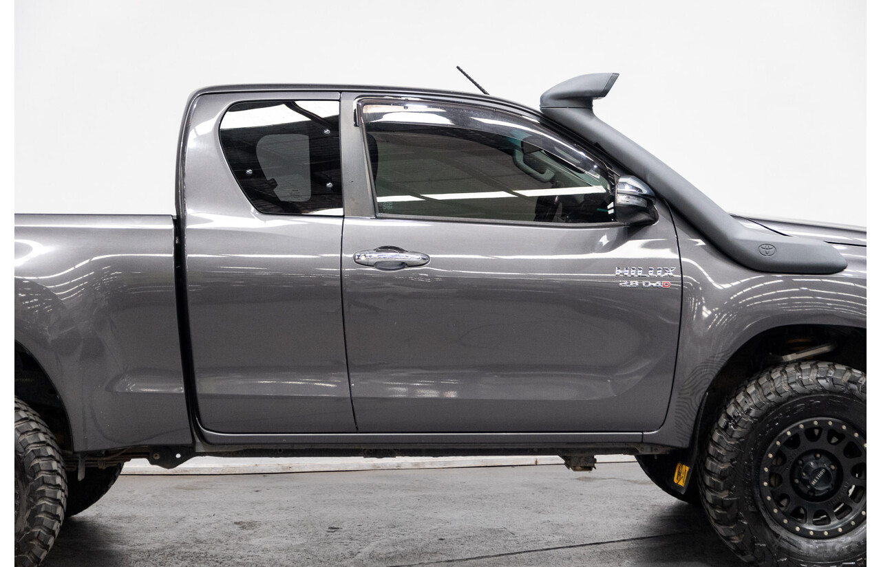 02/2017 Toyota Hilux SR5 4x4 GUN126R Extra Cab Utility Grey Turbo Diesel 2.8L