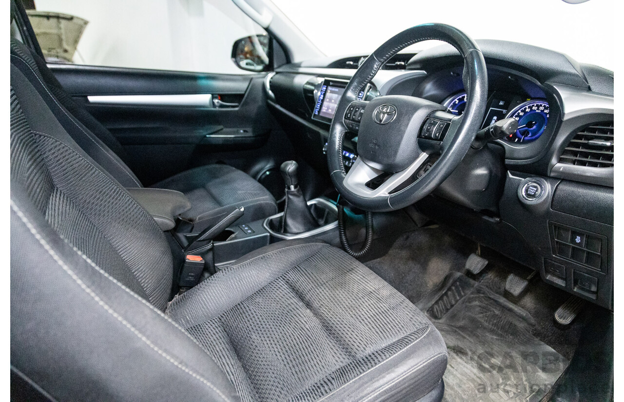 02/2017 Toyota Hilux SR5 4x4 GUN126R Extra Cab Utility Grey Turbo Diesel 2.8L