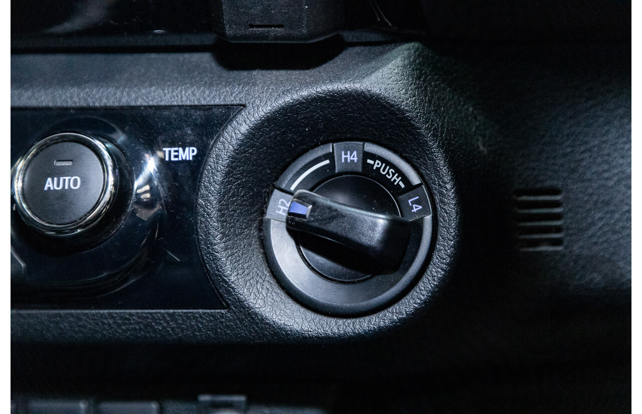 02/2017 Toyota Hilux SR5 4x4 GUN126R Extra Cab Utility Grey Turbo Diesel 2.8L