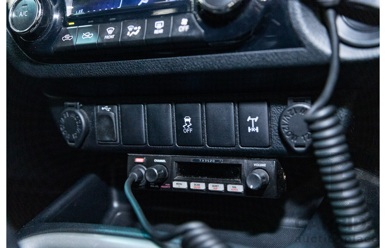 02/2017 Toyota Hilux SR5 4x4 GUN126R Extra Cab Utility Grey Turbo Diesel 2.8L