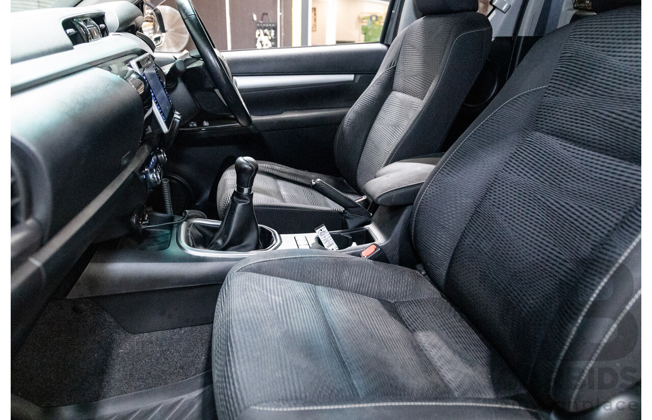 02/2017 Toyota Hilux SR5 4x4 GUN126R Extra Cab Utility Grey Turbo Diesel 2.8L