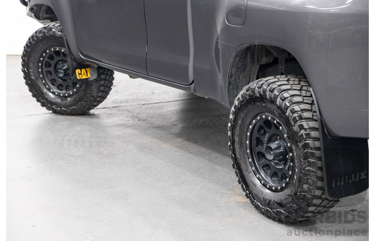 02/2017 Toyota Hilux SR5 4x4 GUN126R Extra Cab Utility Grey Turbo Diesel 2.8L